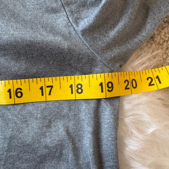 Vuori Daydream Crewneck Long Sleeve Pullover, Size M in Cape Heather - Picture 7 of 9